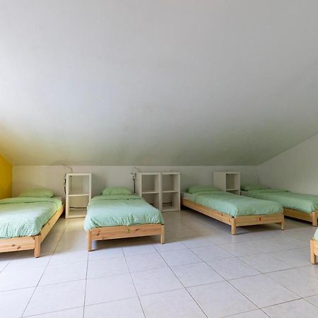 Pineapple Surf House Hostel Atouguia Da Baleia Exterior photo